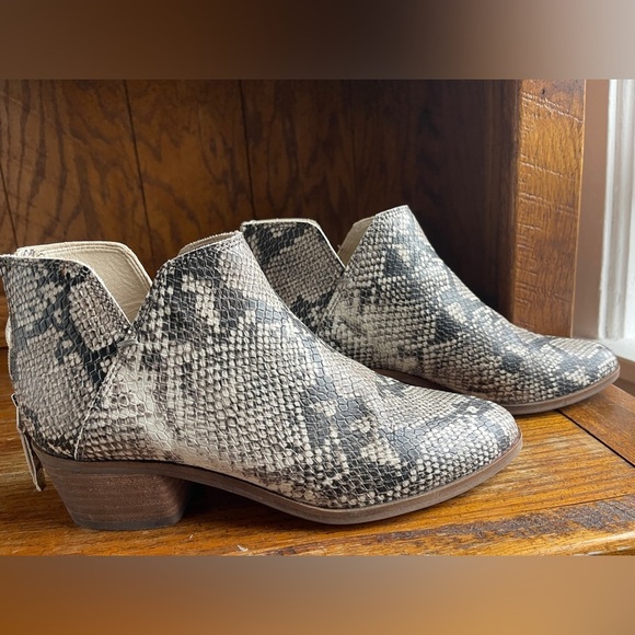 Dolce Vita Shoes - Dolce Vita Black and Gray Ankle Booties